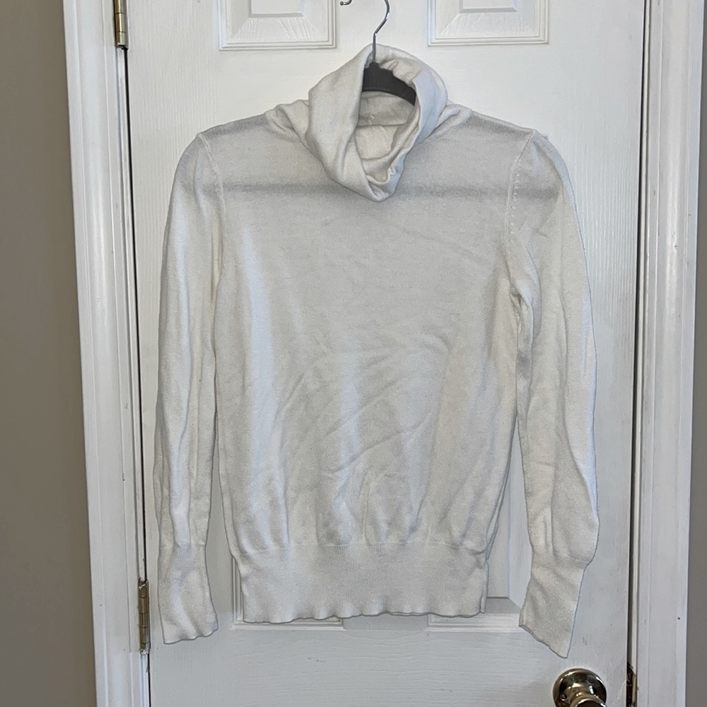 Women’s Mossimo Turtleneck/cowl neck sweater.